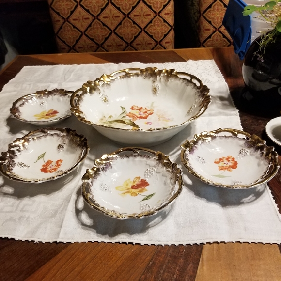 Rare Antique RS Prussia molded grapes hand painted large bowl and 4 smaller ones - Picture 9 of 16